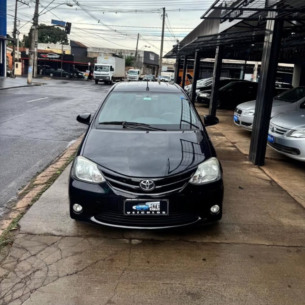  Toyota Etios HB XS